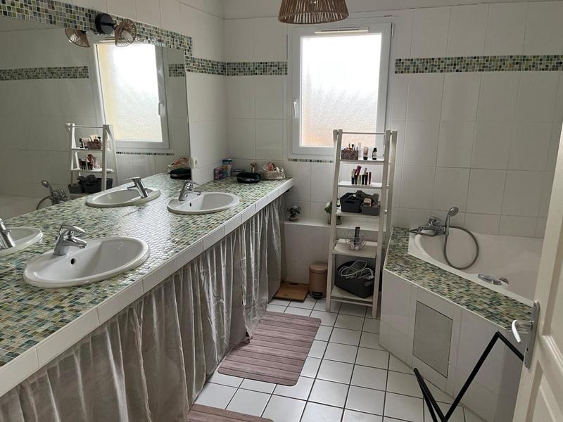 Villa - 226 m² - 9 pièces