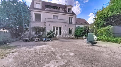 Maison - 295 m² - 10 pièces