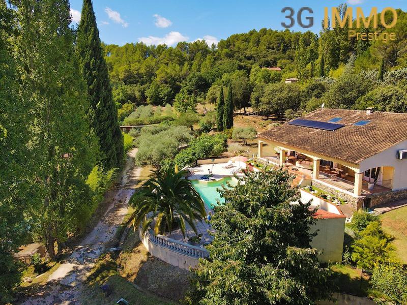 Villa - 180 m² - 8 pièces