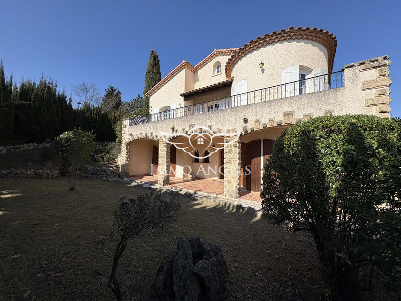 Maison - 213 m² - 7 pièces