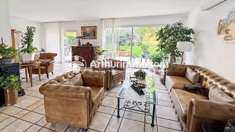 Maison - 210 m² - 7 pièces