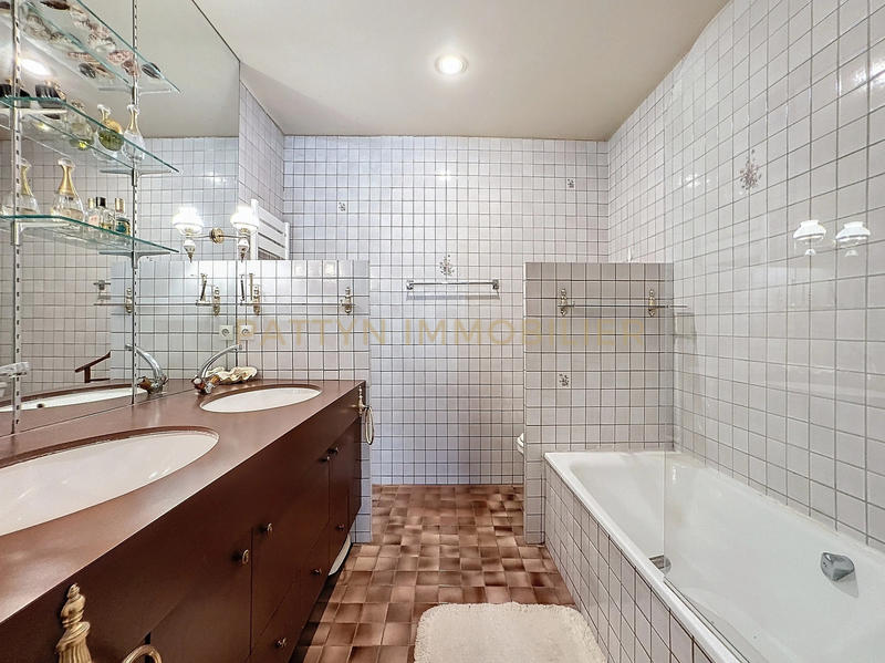 Appartement - 153 m² - 5 pièces