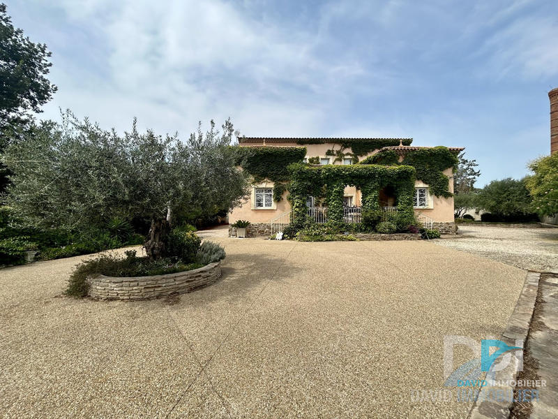 Maison - 218 m² - 6 pièces