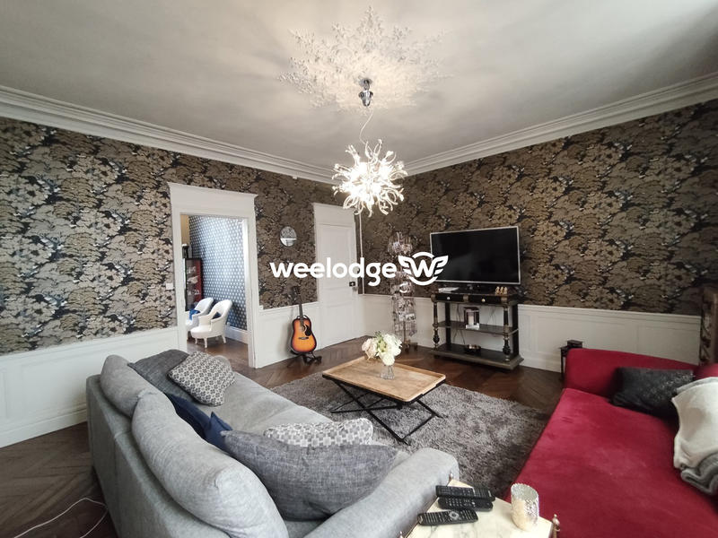 Maison - 300 m² - 10 pièces