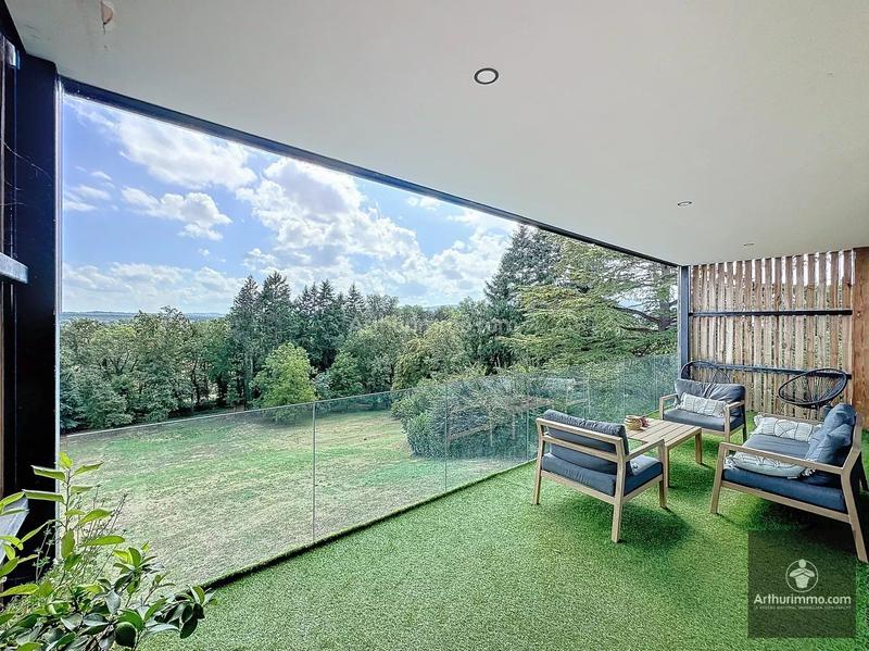 Maison - 260 m² - 6 pièces