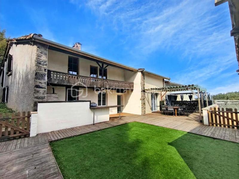 Maison en pierre - 244 m² - 10 pièces