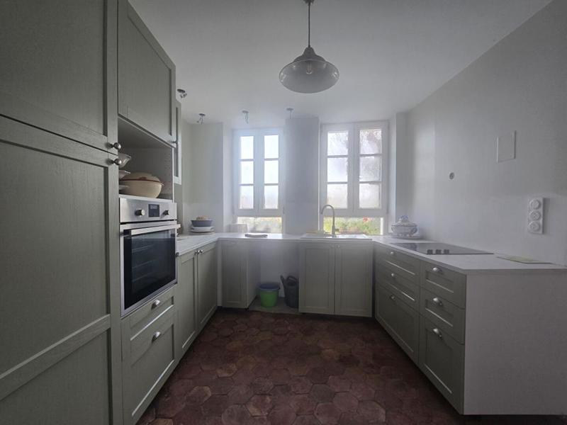 Maison - 170 m² - 11 pièces