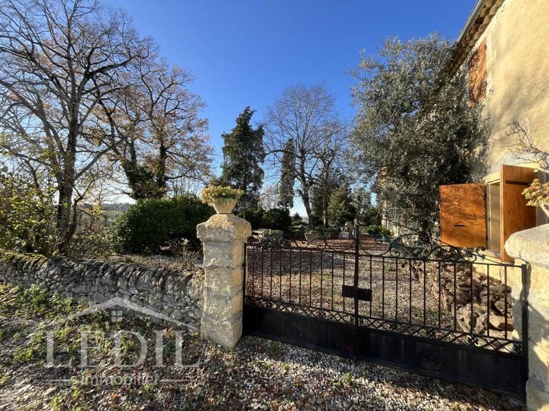 Propriété - 207 m² - 6 pièces