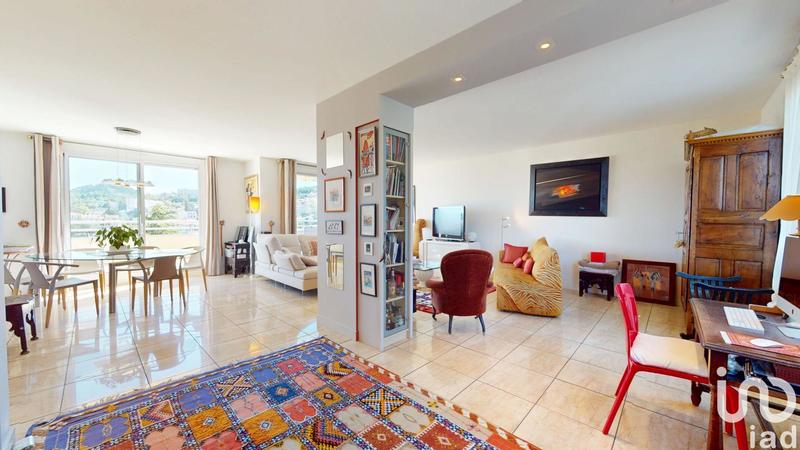 Appartement - 167 m² - 6 pièces