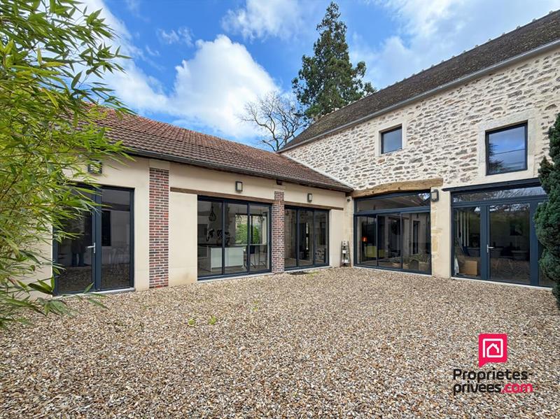 Maison - 234 m² - 9 pièces