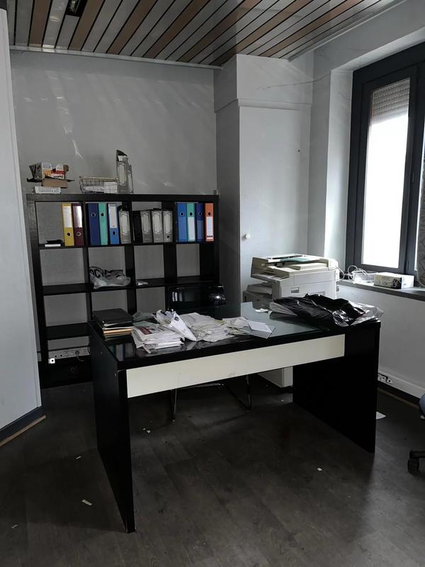 Entrepôt - 225 m² - 2 pièces