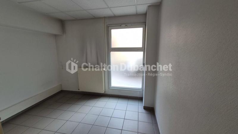 Local d'activité / Entrepôt - 250 m² - 5 pièces