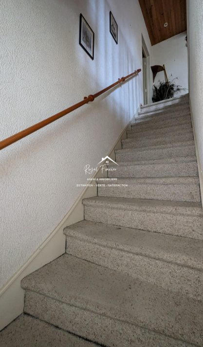 Maison - 317 m² - 10 pièces