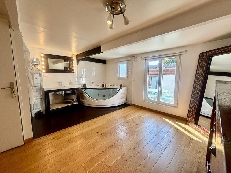 Maison - 180 m² - 7 pièces