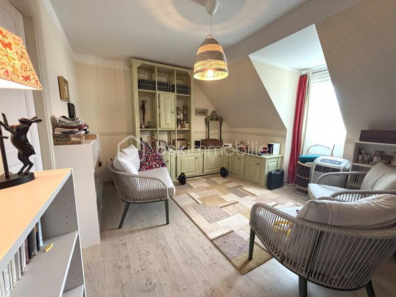 Maison - 200 m² - 6 pièces