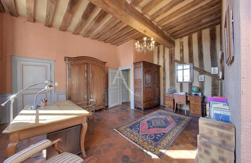 Maison - 280 m² - 12 pièces