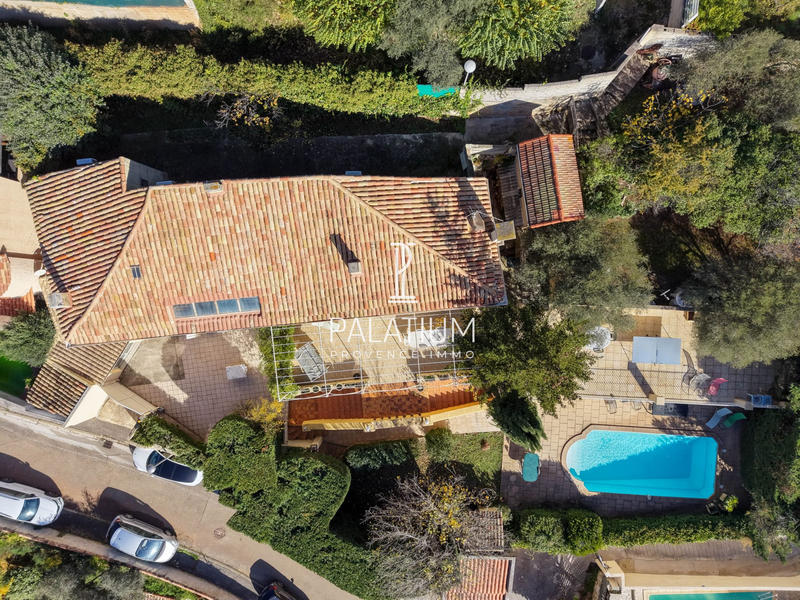 Maison - 284 m² - 12 pièces