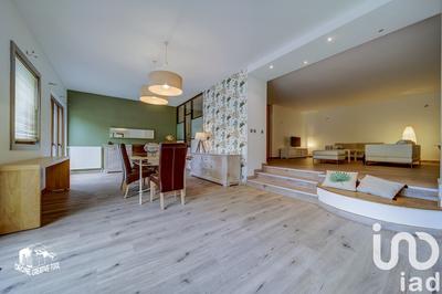 Maison - 227 m² - 8 pièces