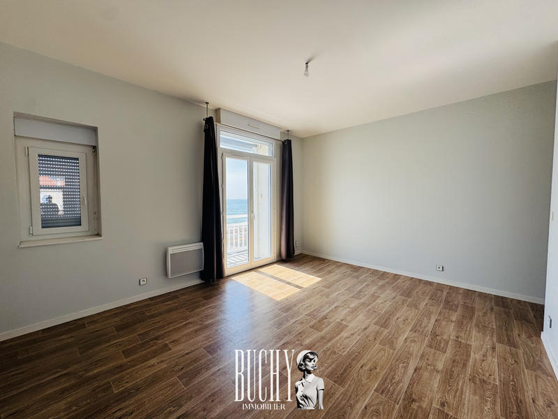 Maison - 220 m² - 12 pièces