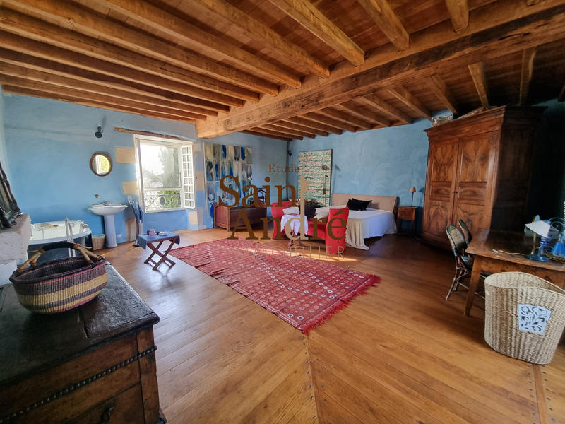 Maison - 365 m² - 7 pièces