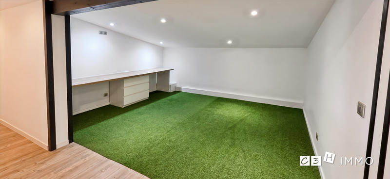 Appartement - 233 m² - 6 pièces