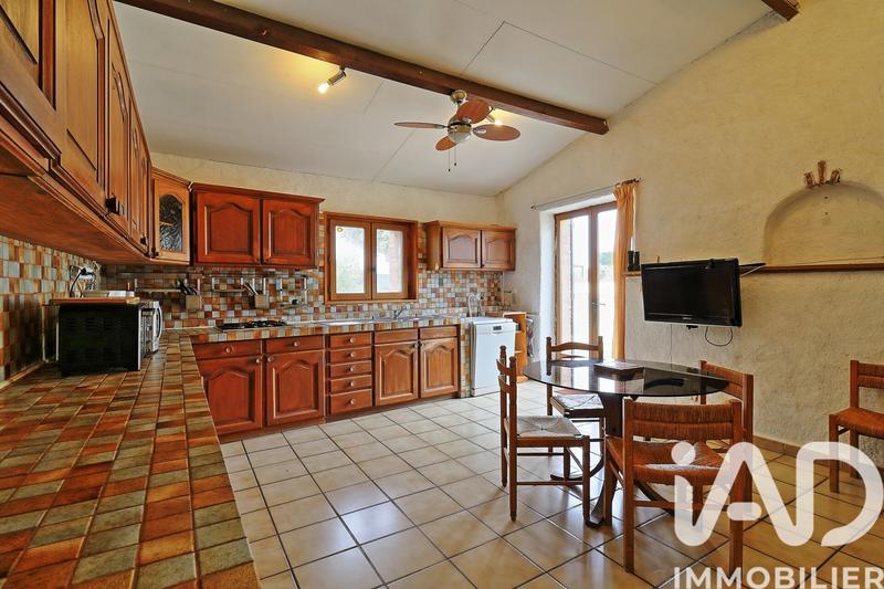 Maison - 275 m² - 10 pièces