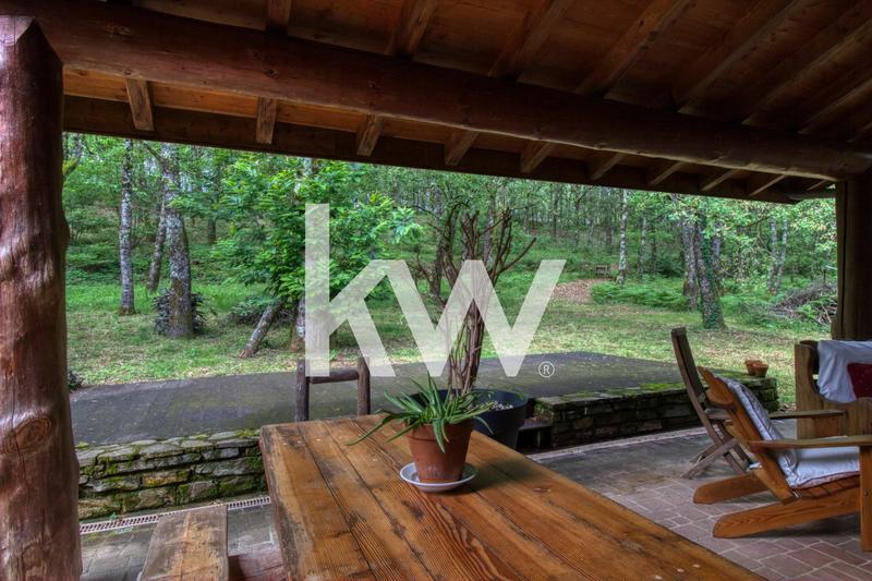 Maison - 260 m² - 8 pièces