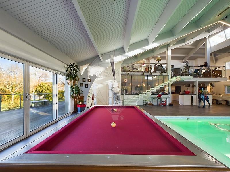 Propriété - 700 m² - 11 pièces