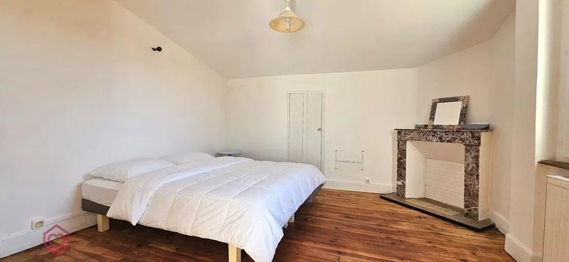 Maison - 270 m² - 12 pièces