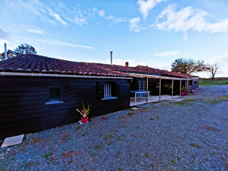 Maison - 220 m² - 6 pièces