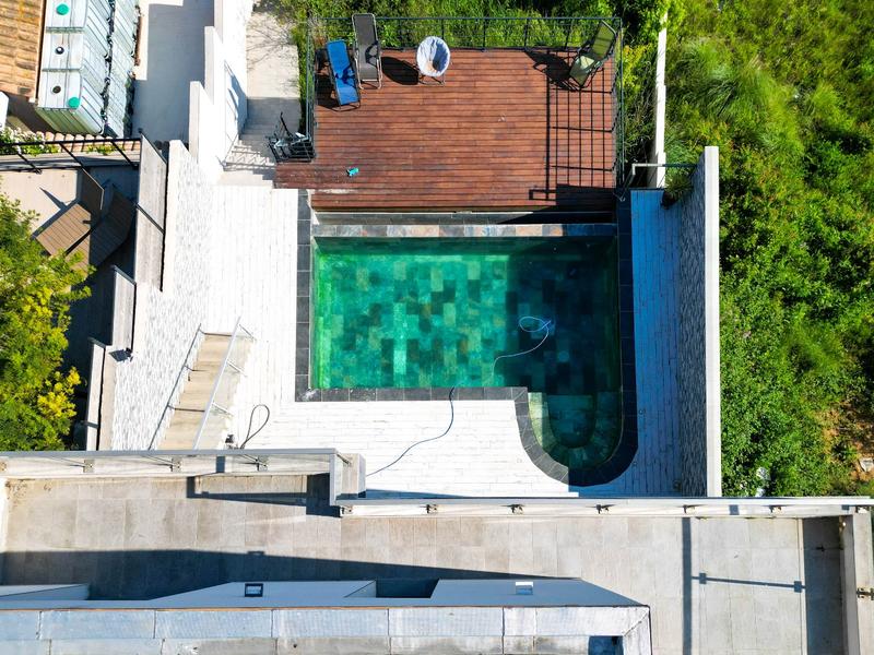 Maison - 265 m² - 7 pièces