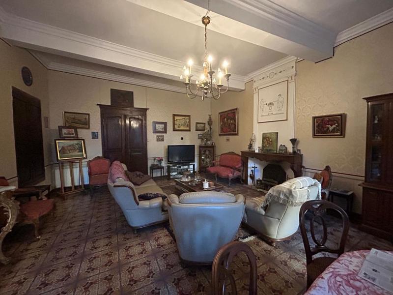 Maison - 320 m² - 8 pièces