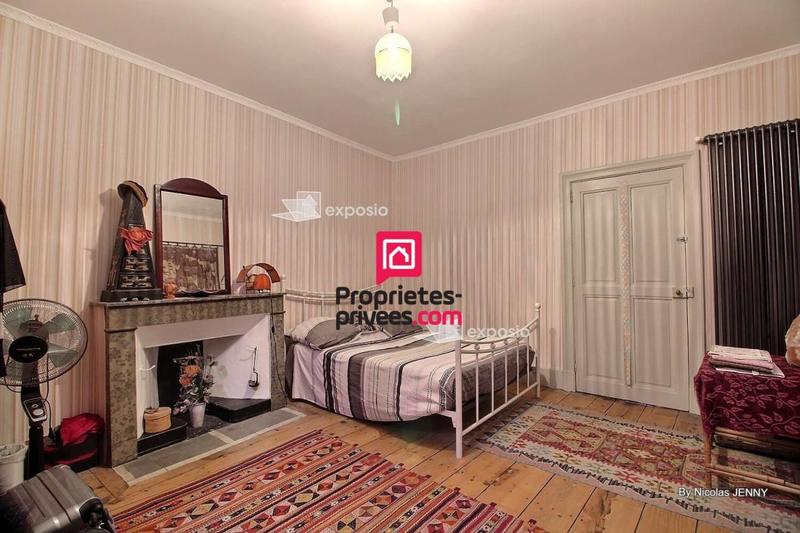 Maison - 230 m² - 6 pièces