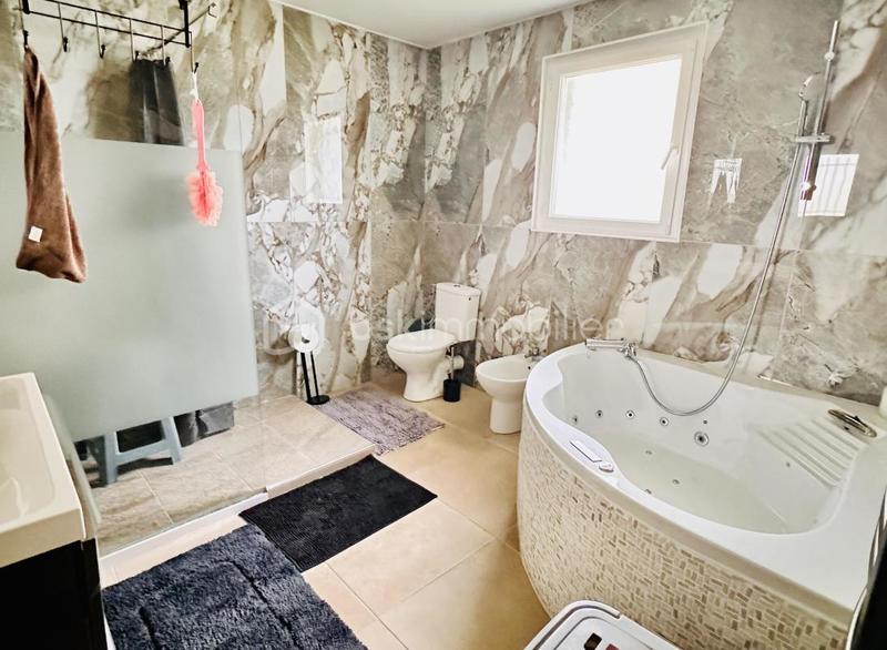 Maison traditionnelle - 140 m² - 5 pièces