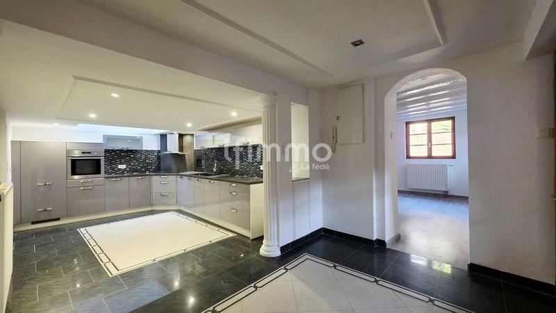 Maison - 200 m² - 7 pièces