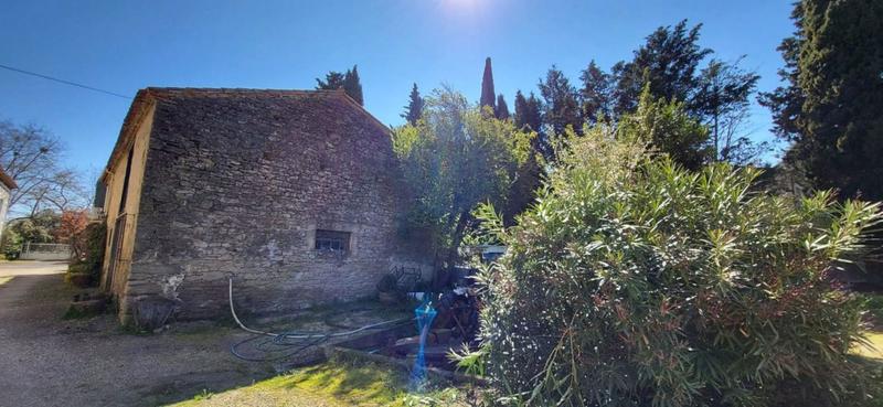 Propriété - 800 m²