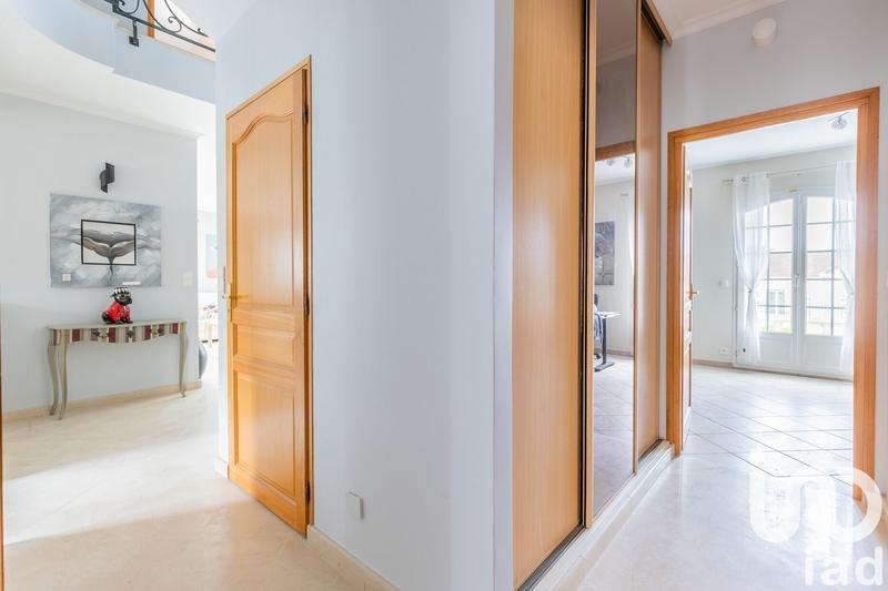 Maison - 220 m² - 10 pièces