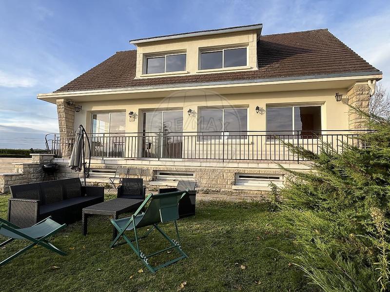 Maison - 140 m² - 8 pièces