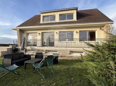 Maison - 140 m² - 8 pièces