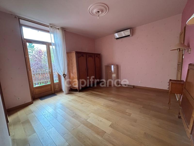 Maison - 930 m² - 23 pièces