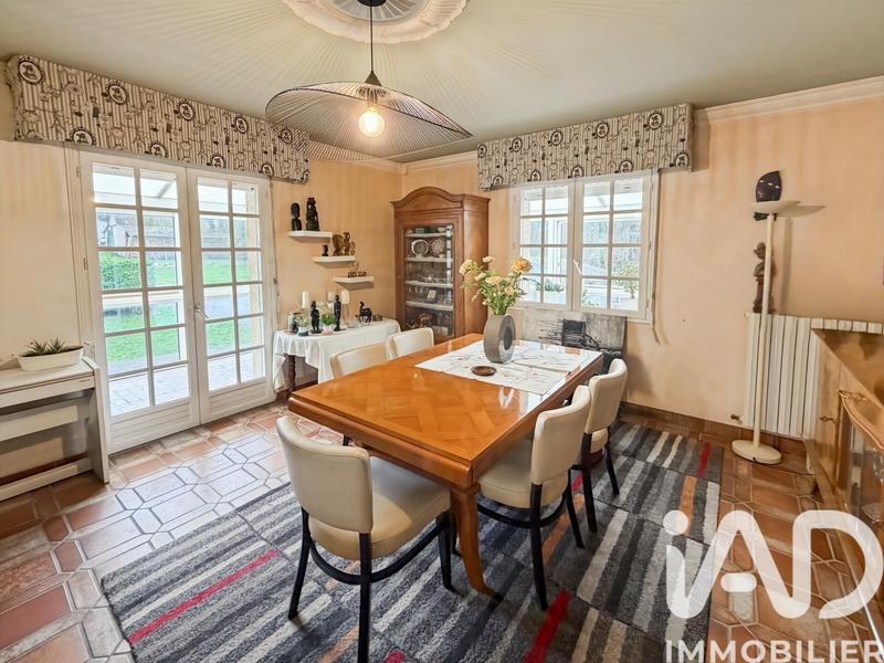 Maison - 220 m² - 10 pièces