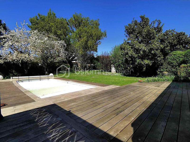 Maison - 248 m² - 11 pièces