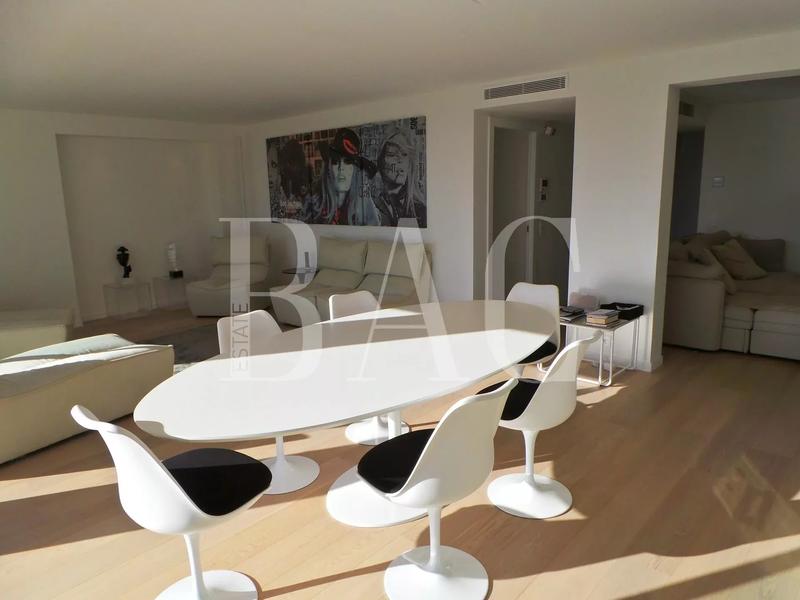 Villa - 250 m² - 8 pièces