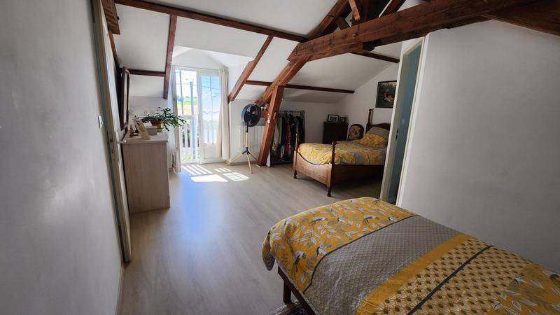 Maison - 270 m² - 16 pièces