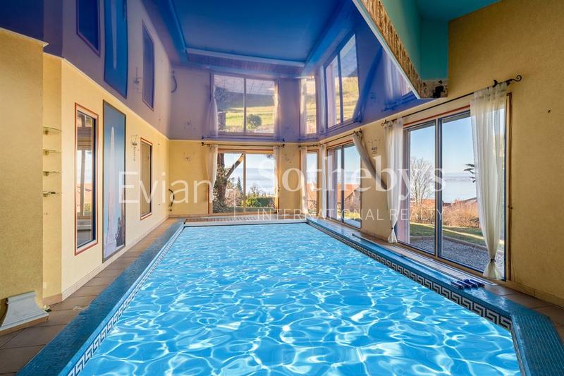 Maison - 275 m² - 8 pièces