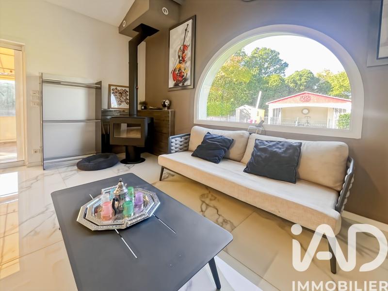 Maison - 228 m² - 10 pièces