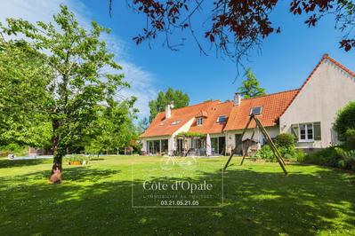 Propriété - 234 m² - 9 pièces