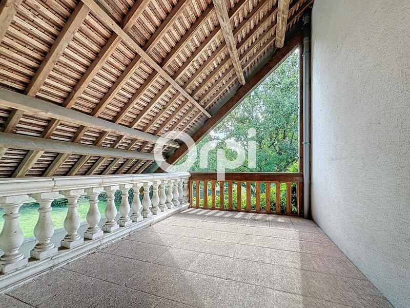 Maison - 220 m² - 6 pièces