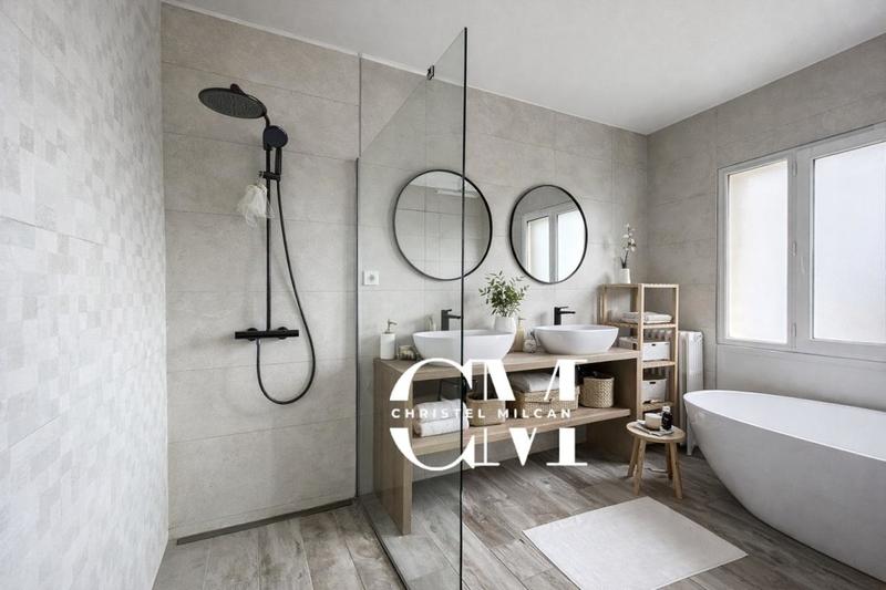 Maison - 240 m² - 8 pièces