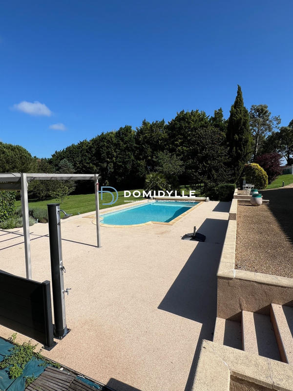 Propriété - 220 m² - 7 pièces